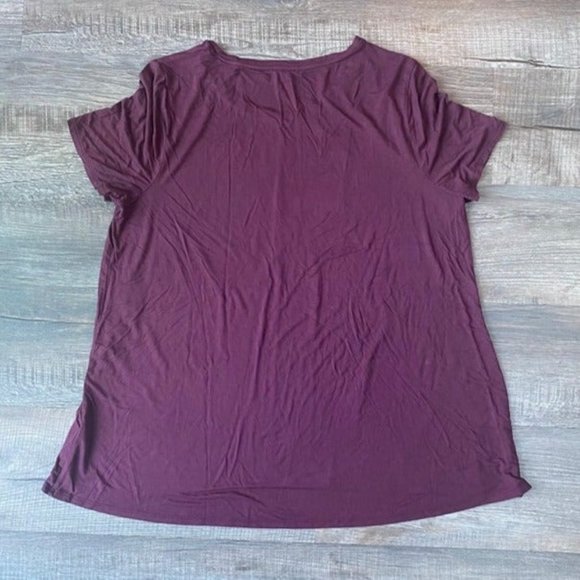 A. Essentials Short Sleeved Burgundy Women's Tunic  Size XL - Picture 2 of 4